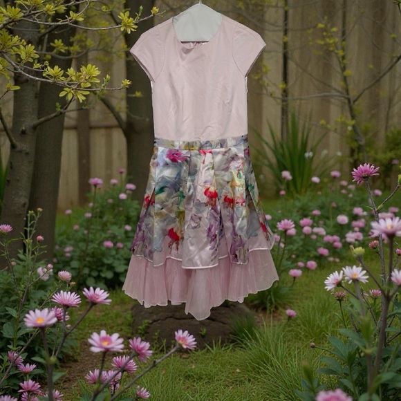 Ted Baker Dresses & Skirts - Ted Baker’s “Handing Garden”Satin Dress with stunning floral design